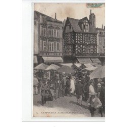 LA ROCHELLE - Le marché, vieilles maisons - très bon état