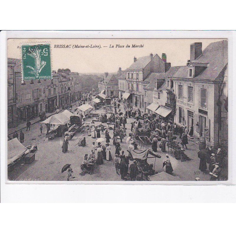 BRISSAC: la place du marché - très bon état