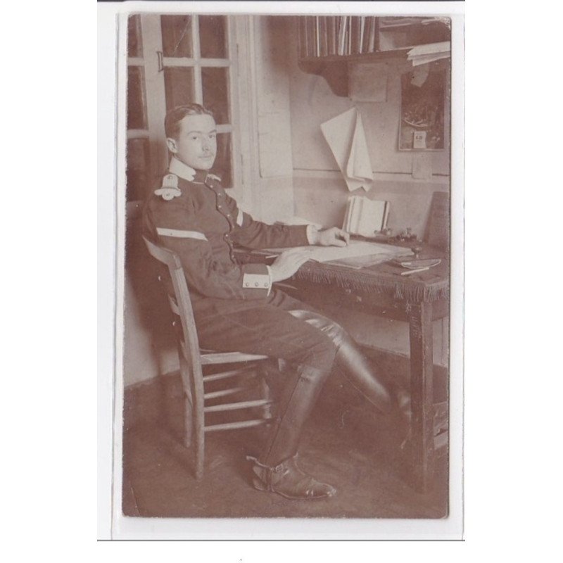 SEDAN : militaire - tres bon etat