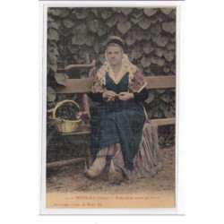 St-GIRONS : bethmalaise assise qui tricote - tres bon etat