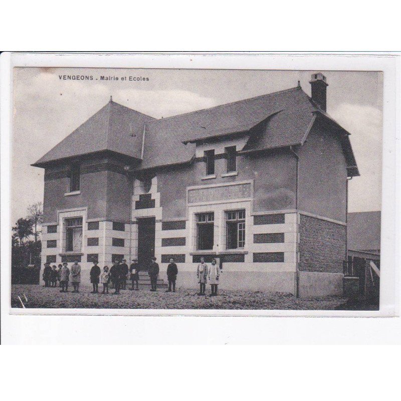 VENGEONS: mairie et écoles - très bon état