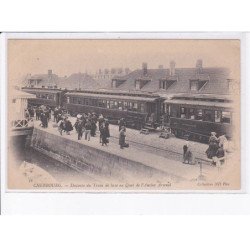 CHERBOURG: descente du train de luxe au quai de l'ancien arsenal, train - très bon état