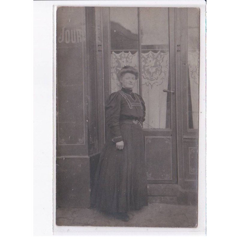 VAL DE MARNE: fontenay-sous-bois (?) une femme - très bon état