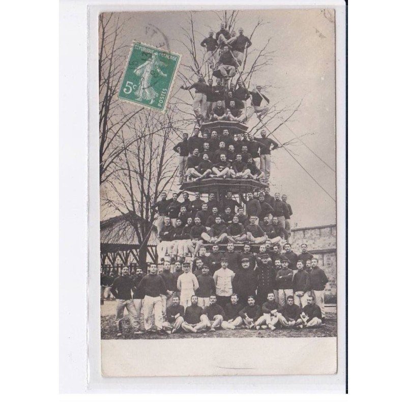 JOINVILLE-le-PONT: personnages, gymnastique (?), tour humaine (?) - très bon état