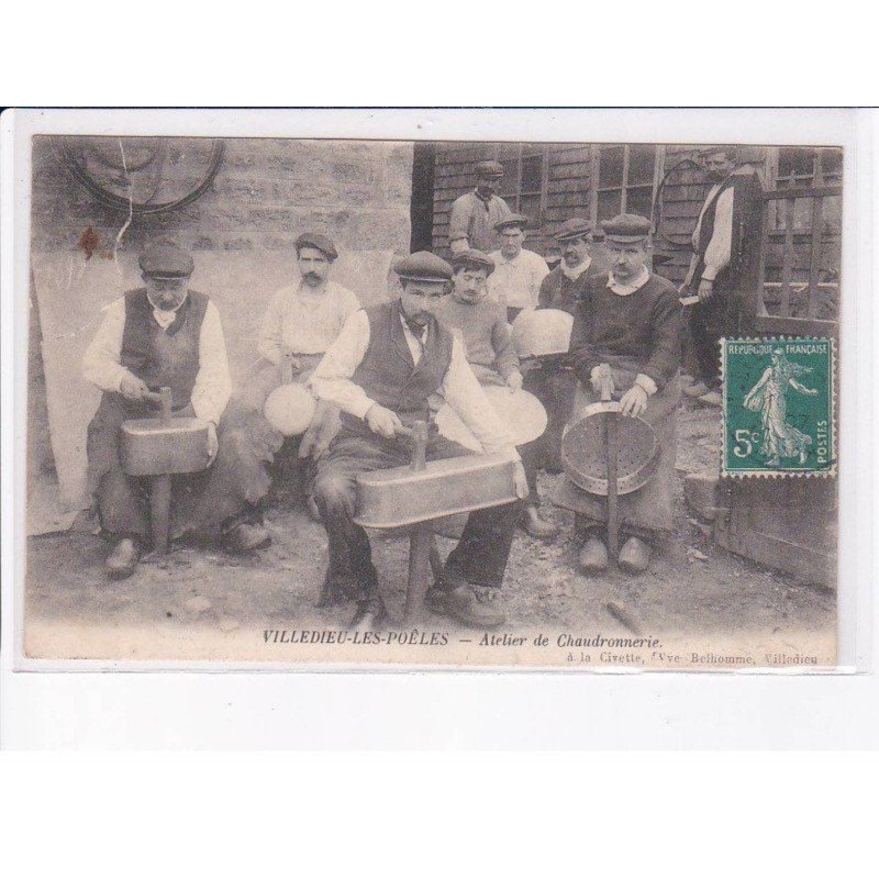 VILLEDIEU-les-POELES: atelier de chaudronnerie - très bon état