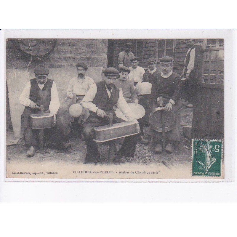 VILLEDIEU-les-POELES: atelier de chaudronnerie - très bon état