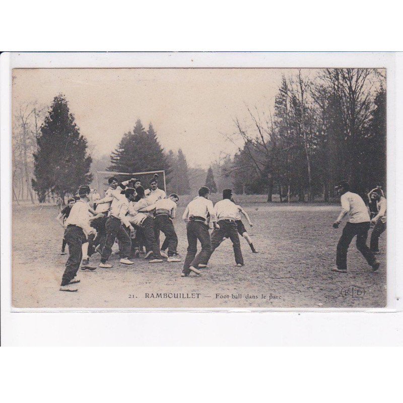 RUGBY: rambouillet, football dans le parc - très bon état