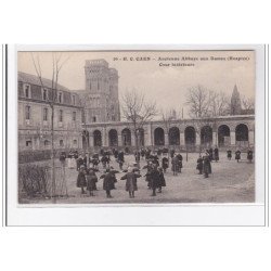 CAEN : ancienne abbaye aux dames, cour interieur - tres bon etat