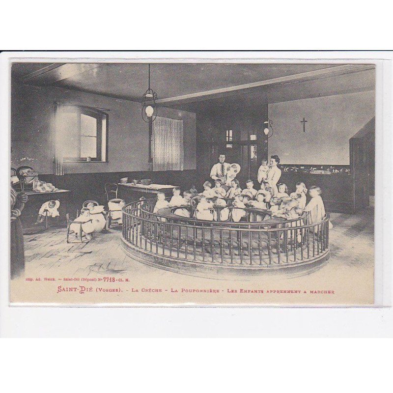 SAINT-DIE: la crèche, la pouponnière, les enfants apprennent à marcher - très bon état