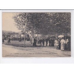YERRES: la place des camaldules le jour de la fête (pentecote) - très bon état