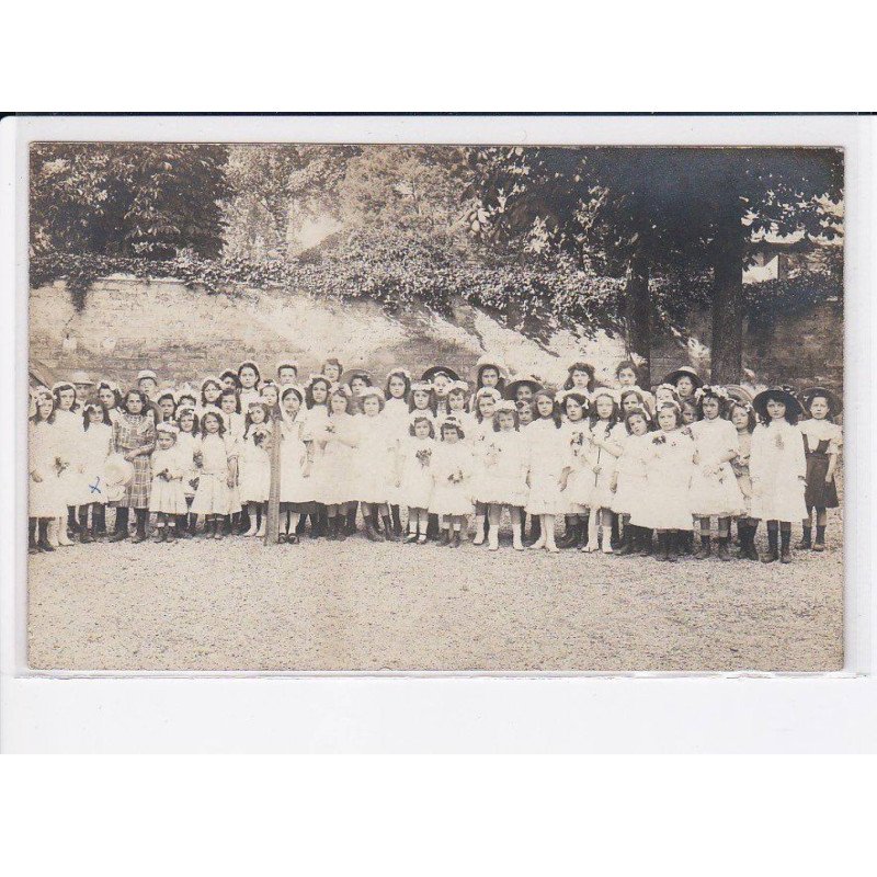 NANTERRE: jeunes filles - très bon état