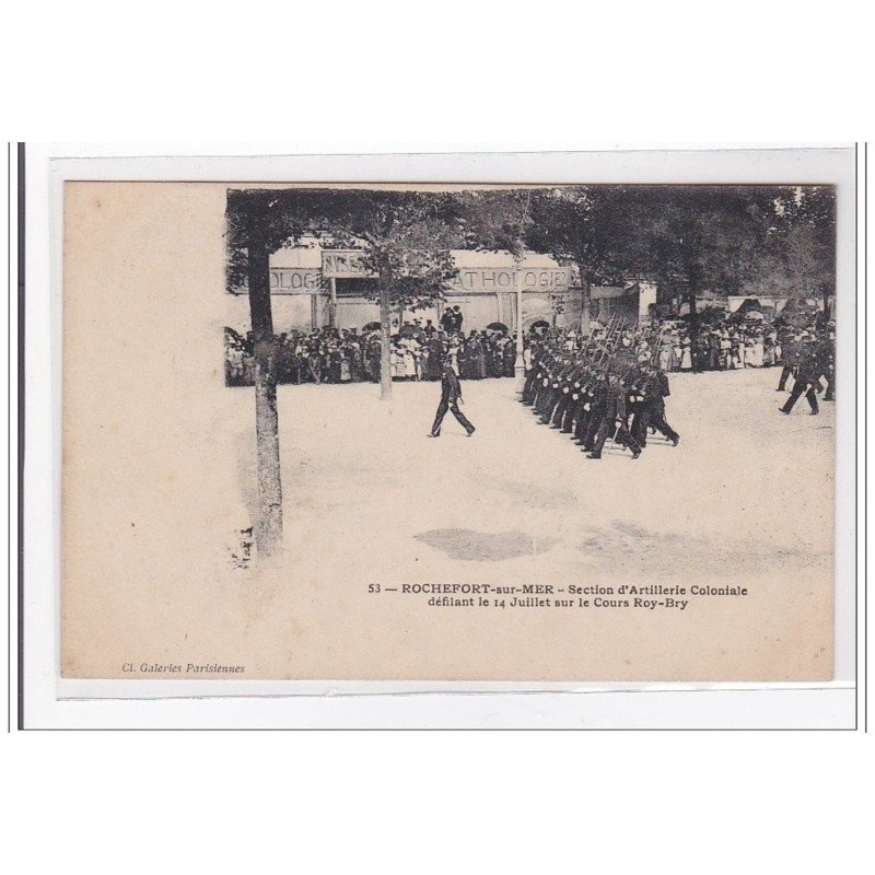ROCHEFORT-sur-MER : section d'artillerie coloniale defilant le 14 juillet sur le cours roy-bry - tres bon etat