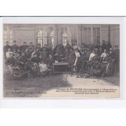 NEUILLY-sur-MARNE: groupe de mutilés récompensés à l'exposition des travaux exécutés par eux - très bon état