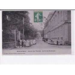 BAINS-les-BAINS: avenue des thermes, sortie des brodeuses - très bon état