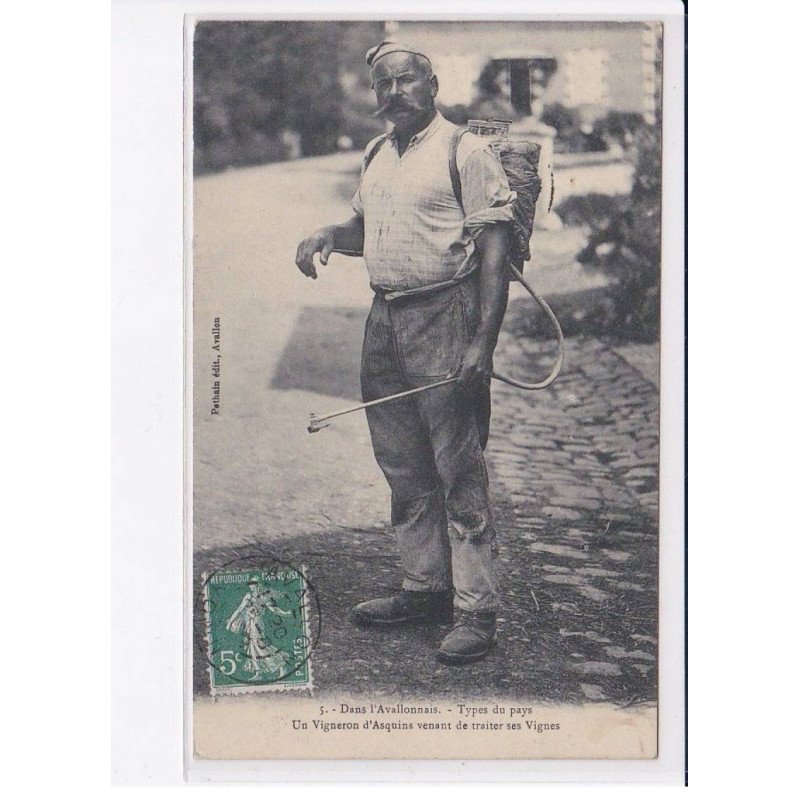 AVALLON: un vigneron d'asquins venant de traiter ses vignes - très bon état