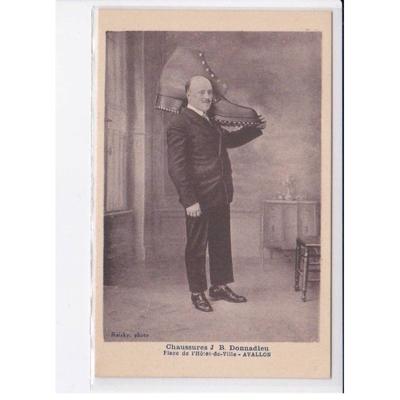 AVALLON: chaussures J.B. donnadieu, place de l'hôtel-de-ville - très bon état