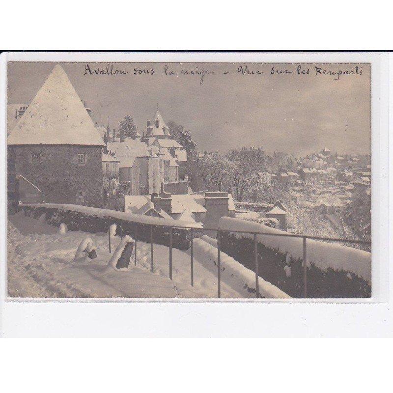 AVALLON: sous la neige, vue sur les remparts - très bon état