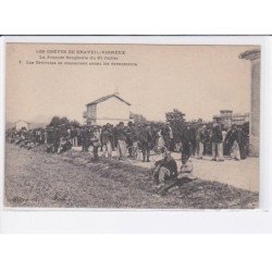 DRAVEIL-VIGNEUX: grèves journée sanglante 30 juillet grévistes se concertent avant les événements - très bon état