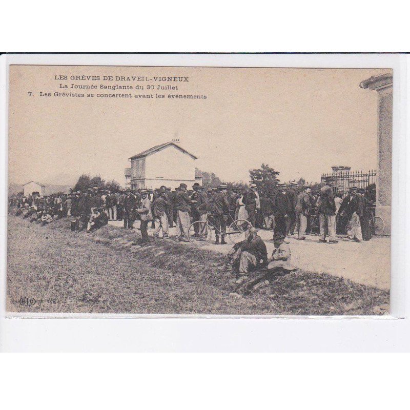 DRAVEIL-VIGNEUX: grèves journée sanglante 30 juillet grévistes se concertent avant les événements - très bon état