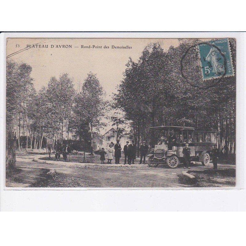 PLATEAU D'AVRON: rond-point des demoiselles, autobus - état