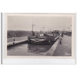 LE GUETIN : entrée ecluse amont - tres bon etat