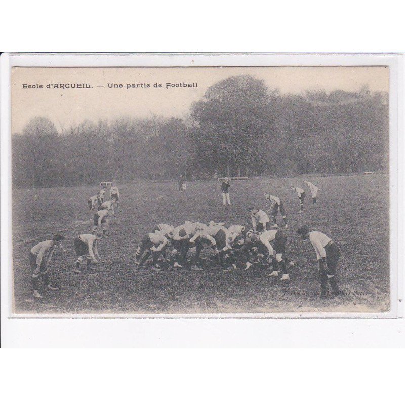 RUGBY: équipe, école d'arcueil, une partie de football - très bon état