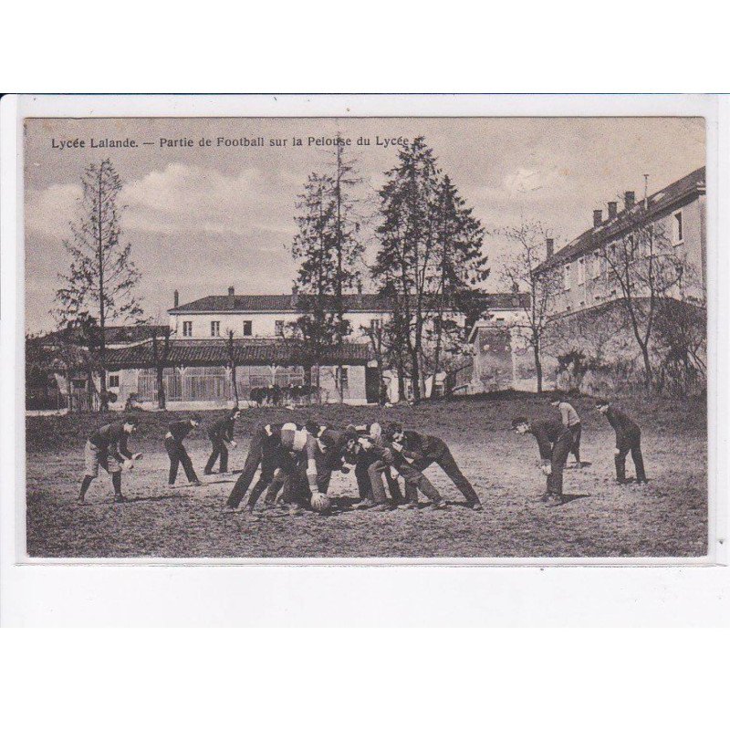 RUGBY: équipe, lycée lalande, partie de football sur la pelouse du lycée - très bon état