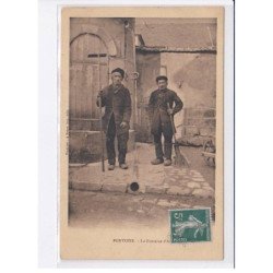 PONTOISE: la fontaine, personnage - très bon état