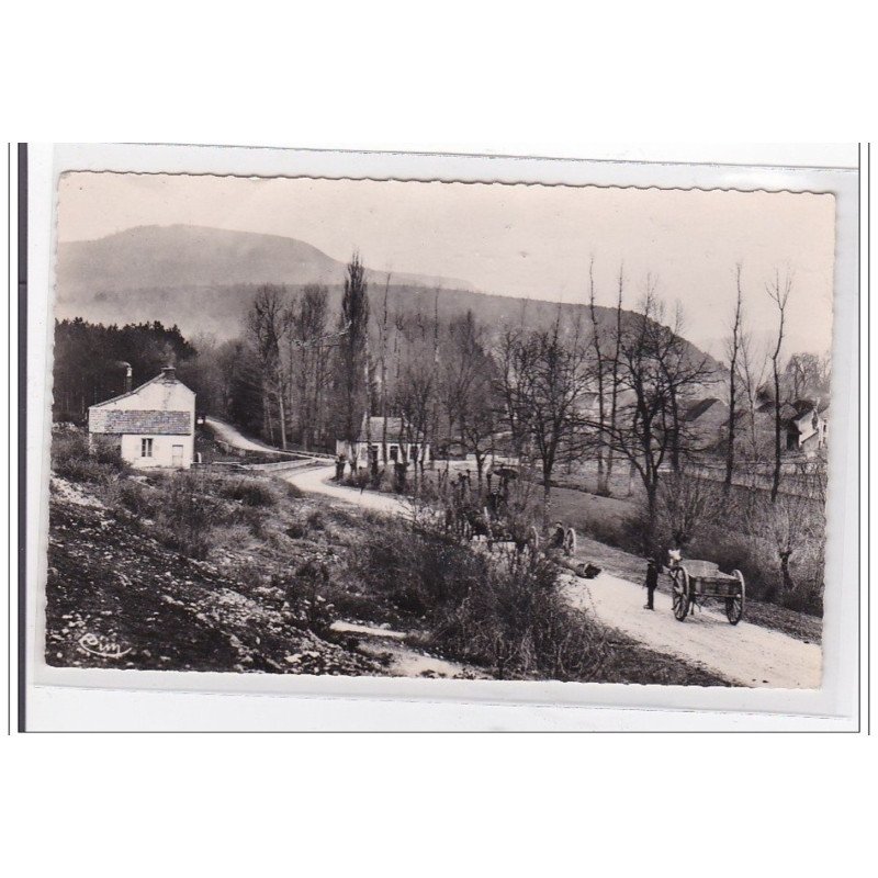 PONT-de-PANY : entrée par la route de malain - tres bon etat