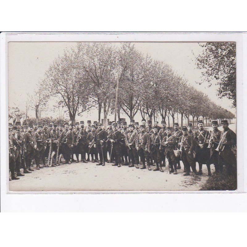 LA VALBONNE: militaires - très bon état