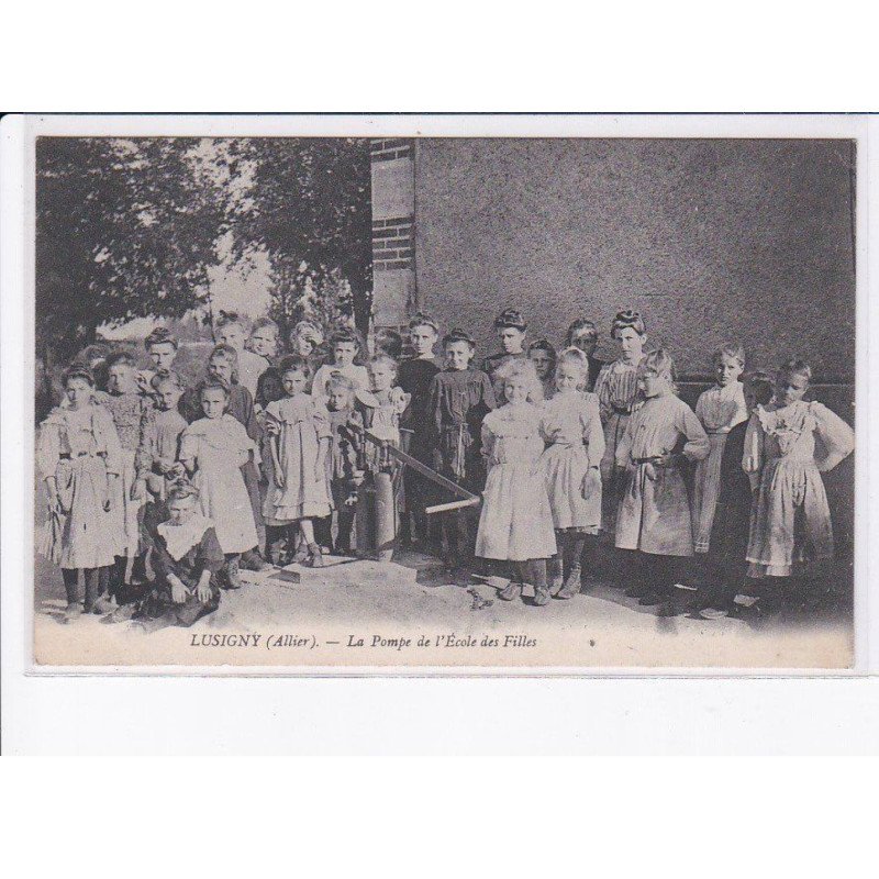 LUSIGNY: la pompe de l'école des filles - très bon état