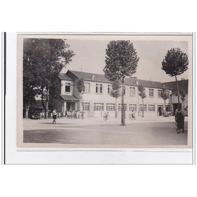 LA CAROLUE : préau et dortoir - tres bon etat