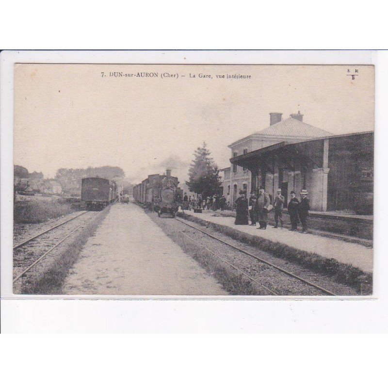 DUN-sur-AURON: la gare, vue intérieure, train, wagon - très bon état