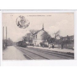 MOULIN-sur-YEVRE: la gare, train - état