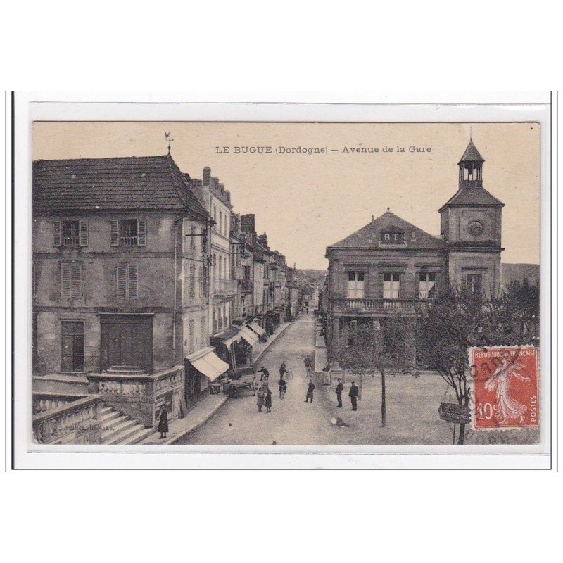 LE BUGUE : avenue de la gare - tres bon etat