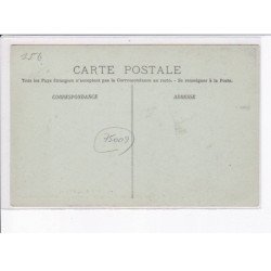 PARIS: 75009, l'opéra, une représentation gratuite le 14 juillet, la foule attendant - très bon état