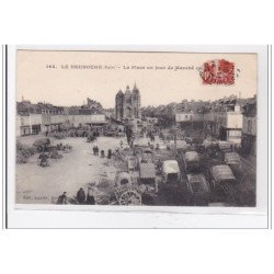 LE NEUBOURG : la place un jour de marché - tres bon etat