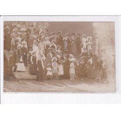 AULT: personnages, carte photo - très bon état