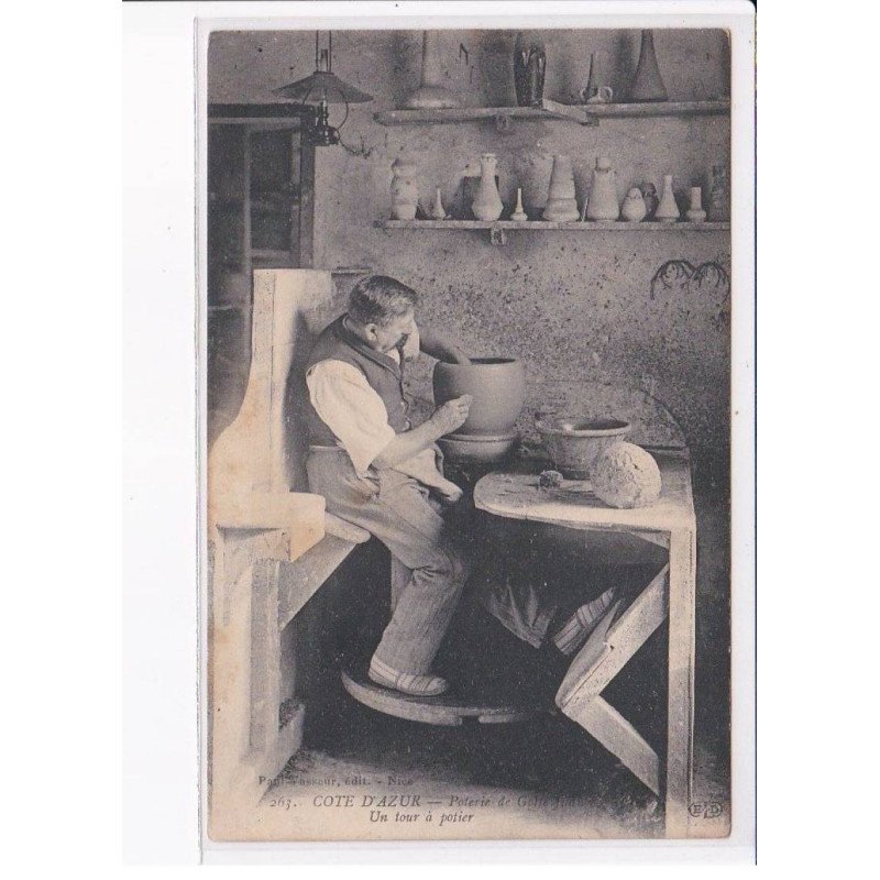 VAR: cote d'azur, poterie de golfe-juan, un tour à potier - état