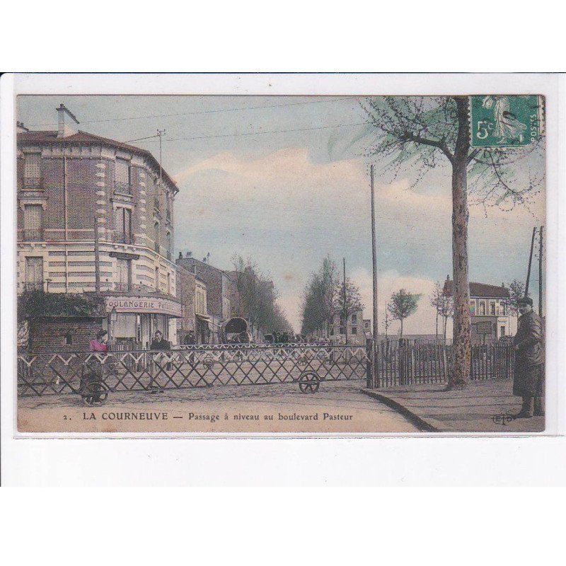 LA COURNEUVE: passage à niveau au boulevard pasteur - très bon état
