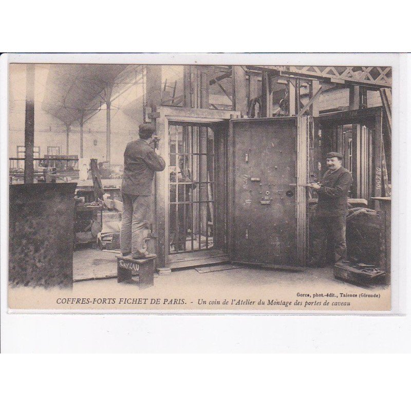 CREIL: coffres-forts fichet de paris, un coin de l'atelier du montage des portes de caveau - très bon état