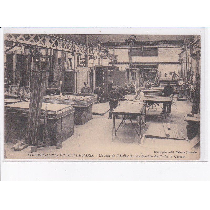CREIL: coffres-forts fichet de paris, un coin de l'atelier de construction des portes de caveau - très bon état