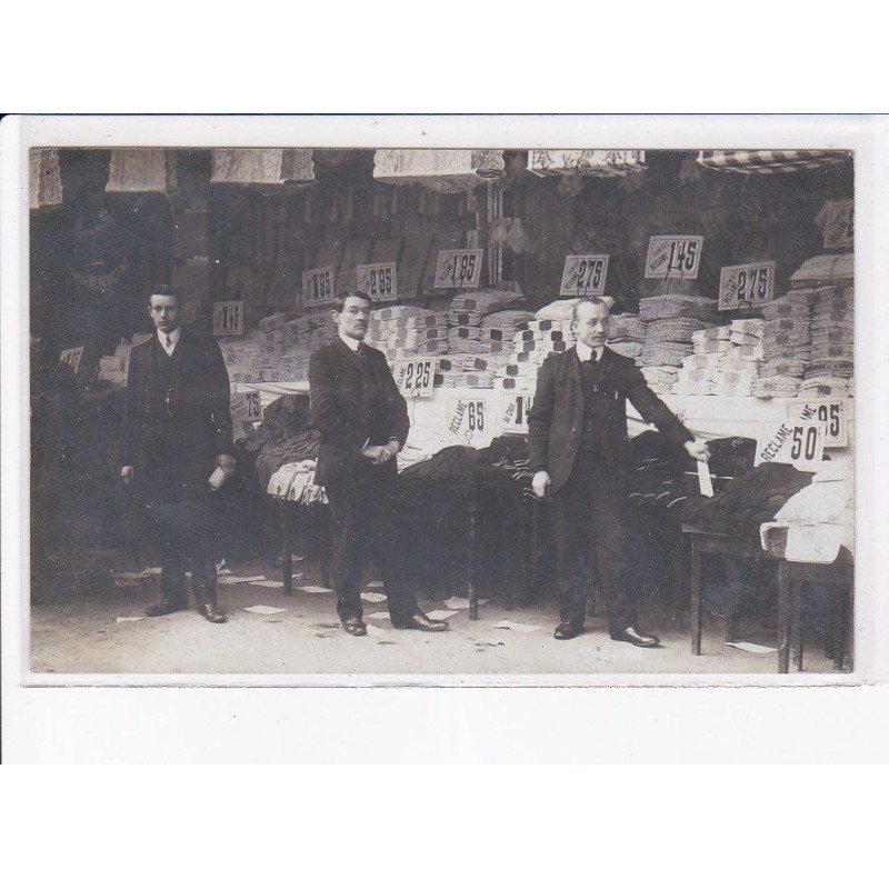 PARIS: 75018, magasin de tissus - très bon état