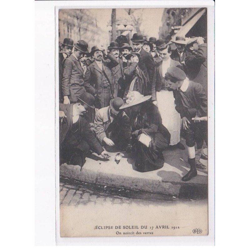 PARIS: éclipse de soleil du 17 avril 1912, on noircit des verres - très bon état