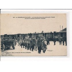 LA ROCHELLE-PALLICE : Arrivée des prisonniers allemands blessés - très bon état
