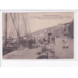 DAHOUET: arrivée d'une goélette de pêche à la morue, débarquement des coffres des marins - très bon état