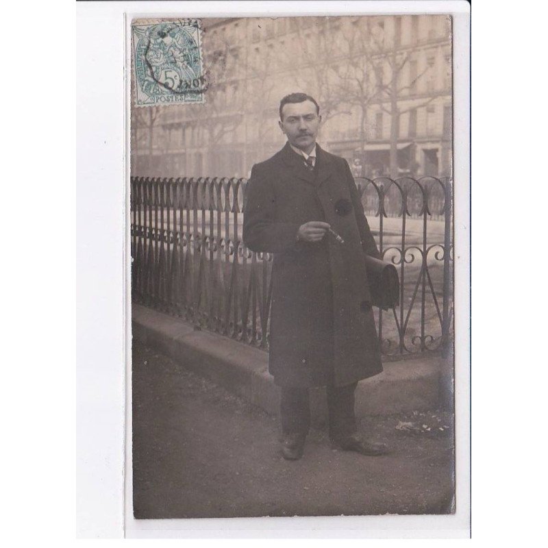 PARIS: homme, cigare - très bon état