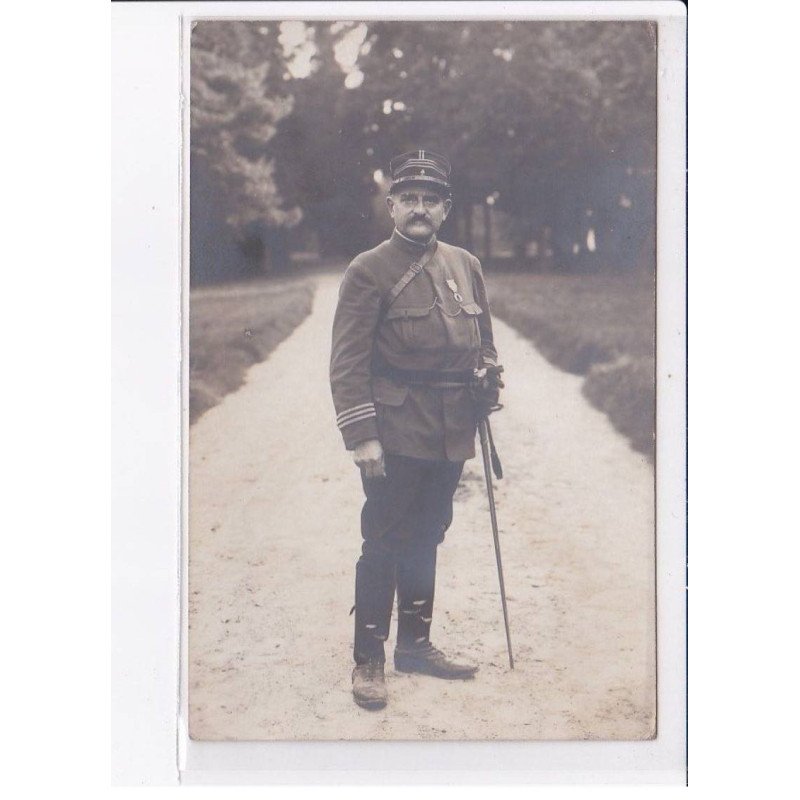 PARIS: militaire - très bon état