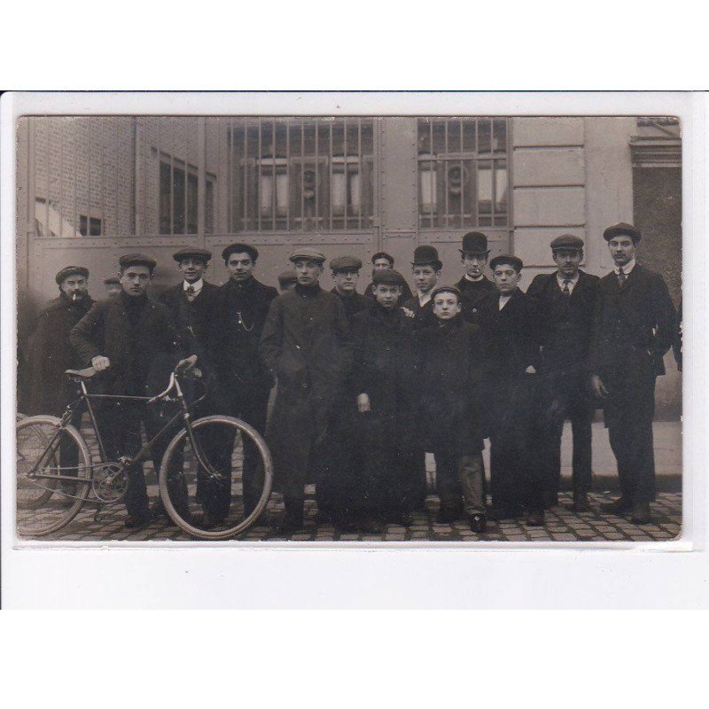 PARIS: sortie d'usine, vélo - très bon état