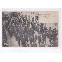 NANTES: les sociétés aux funérailles du quartier-maître bouquin victime catastrophe de la liberté - état